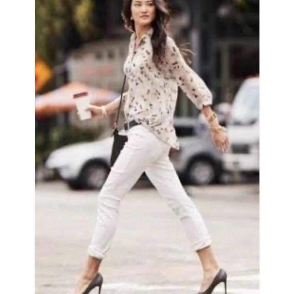 CAbi #5490 White Slim Boyfriend Woodstock Embroidered Floral Jeans Size 2